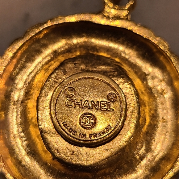 AUTH CHANEL 18K GOLD PLATED CC LOGO NECKLACE & EARRINGS SET - Picture 11 of 14